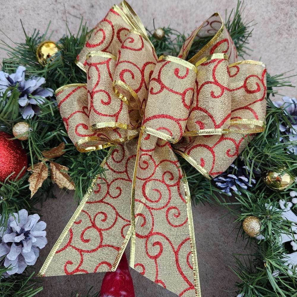 Handmade Snowflakes & Pinecones Santa Christmas Wreath - Picture 3 of 8